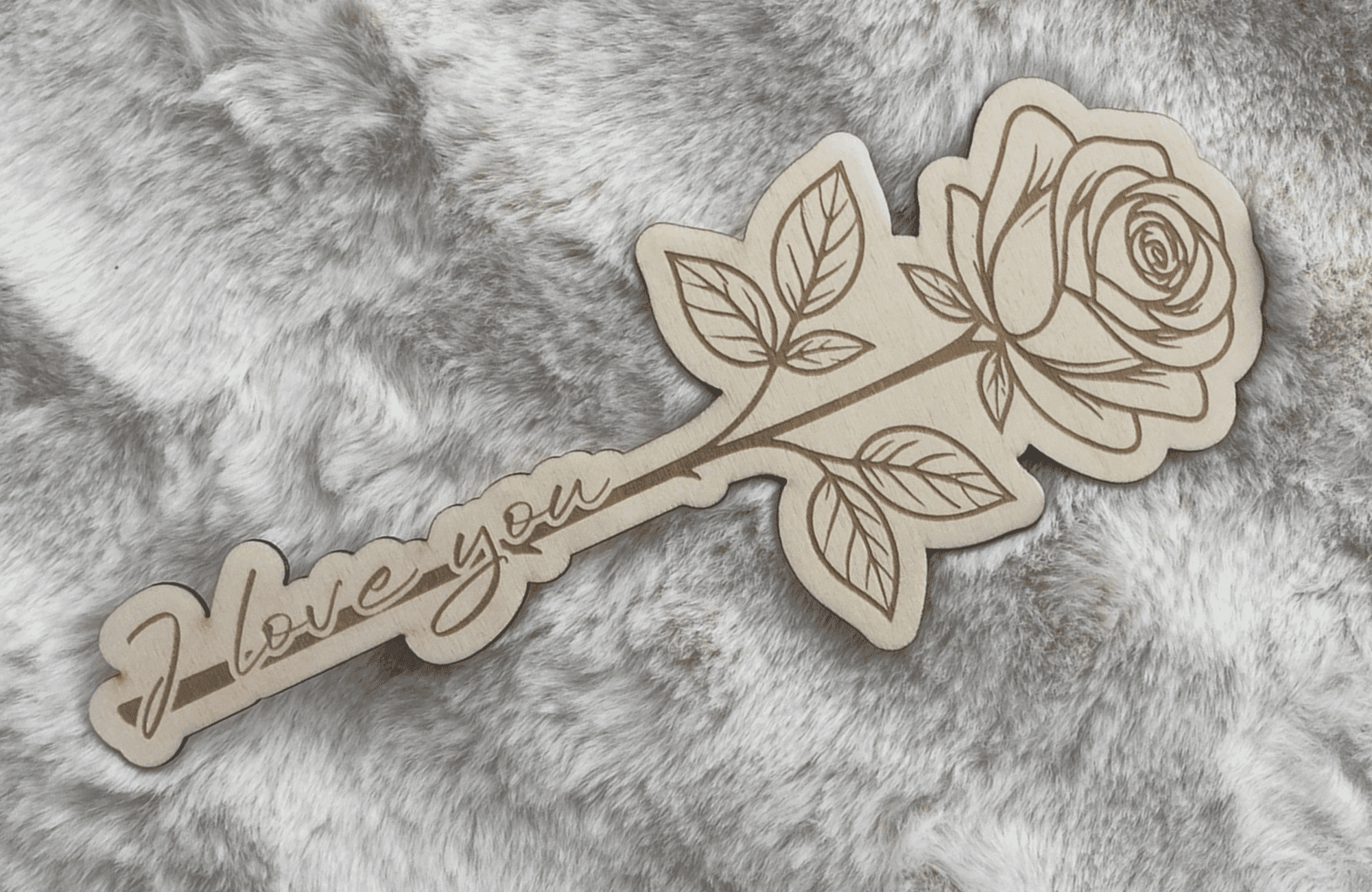 Personalisierte Holzrose zum Valentinstag